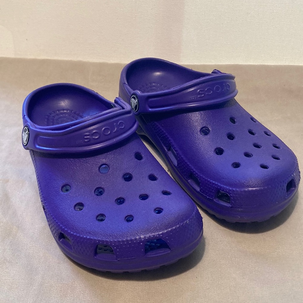 Crocs Neon Purple size 6W 4M